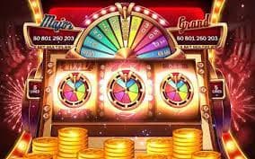 Filipino player browsing Royal Club bingo titles on a mobile phone